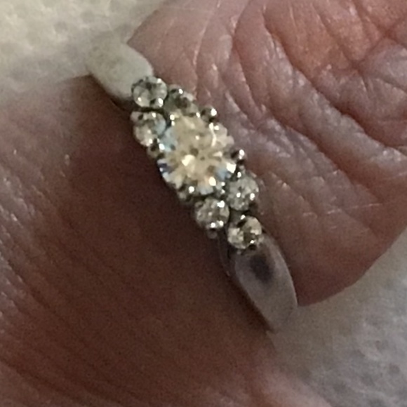 10k White Gold Ring Not Sure If Its Diamond - Picture 5 of 10